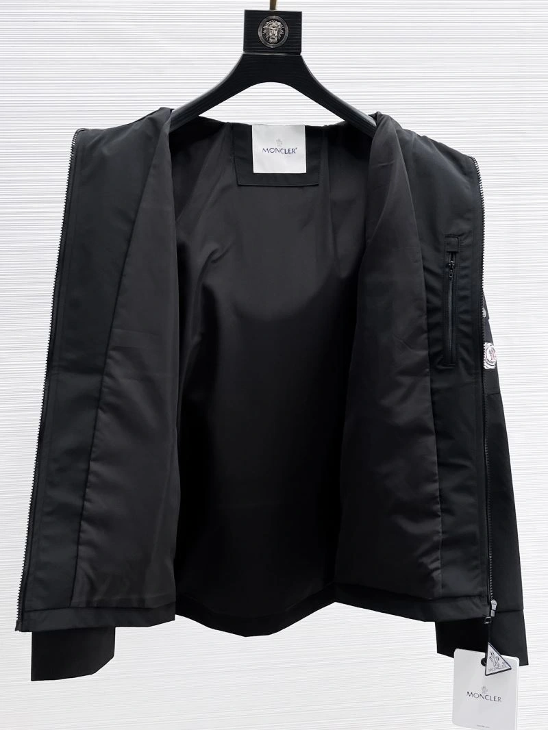 Moncler Outwear Snug 140748
