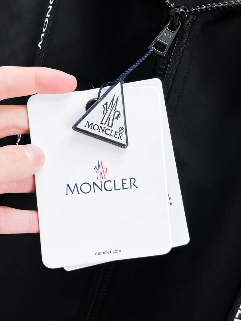 Moncler Outwear Snug 140748