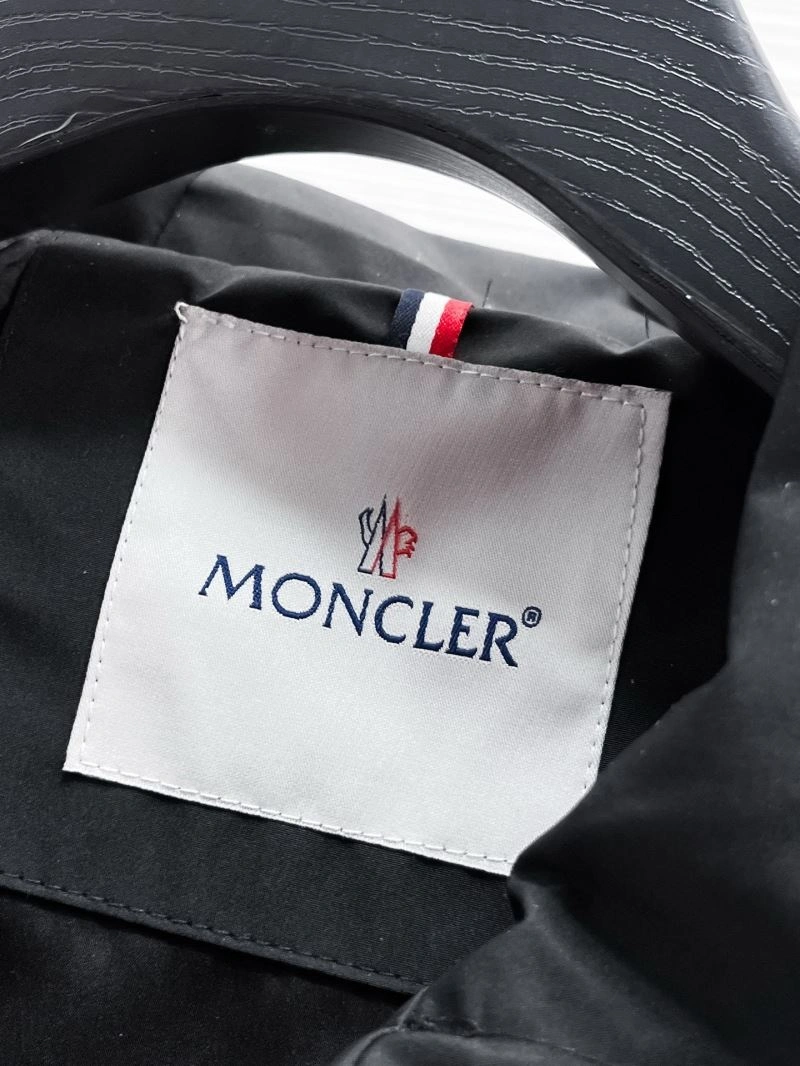 Moncler Outwear Snug 140748