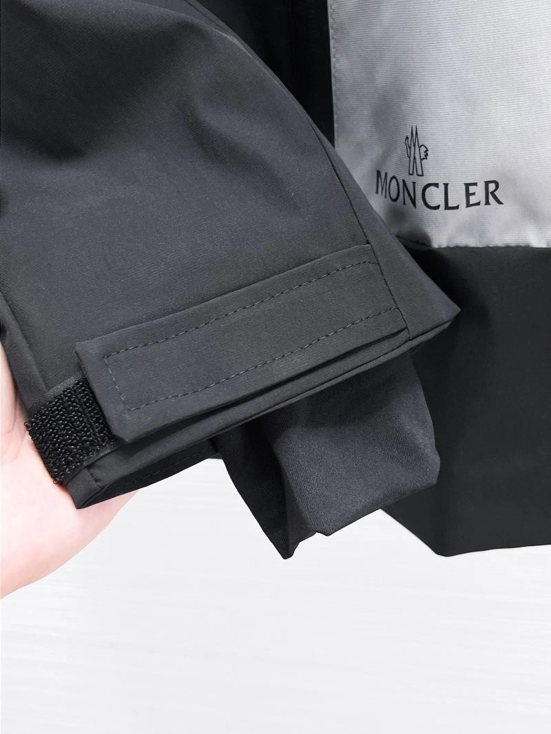 Moncler Outwear Durable 140735