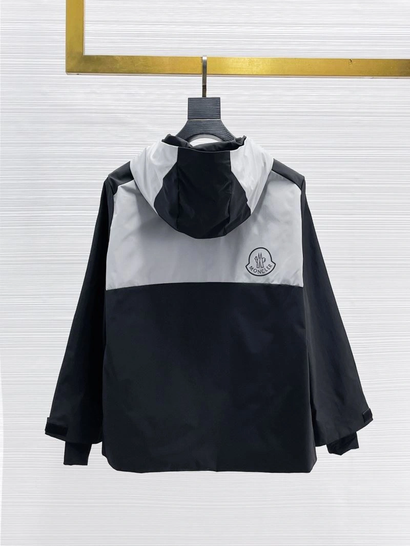 Moncler Outwear Durable 140735