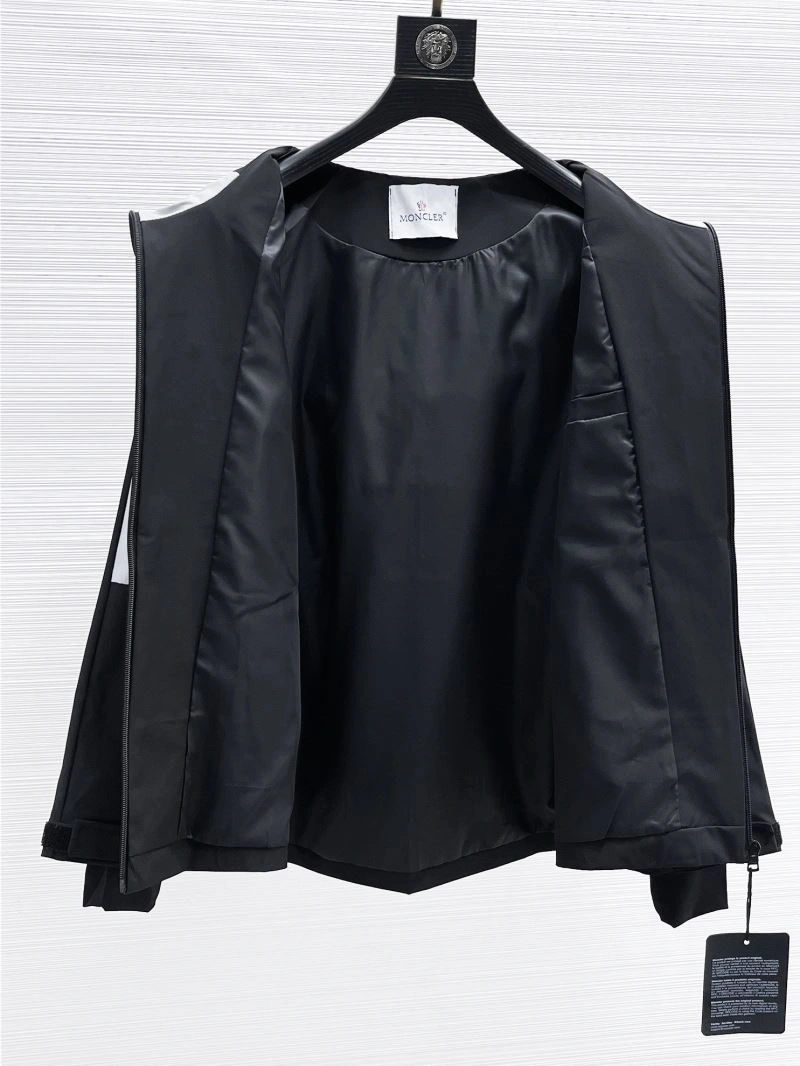 Moncler Outwear Durable 140735