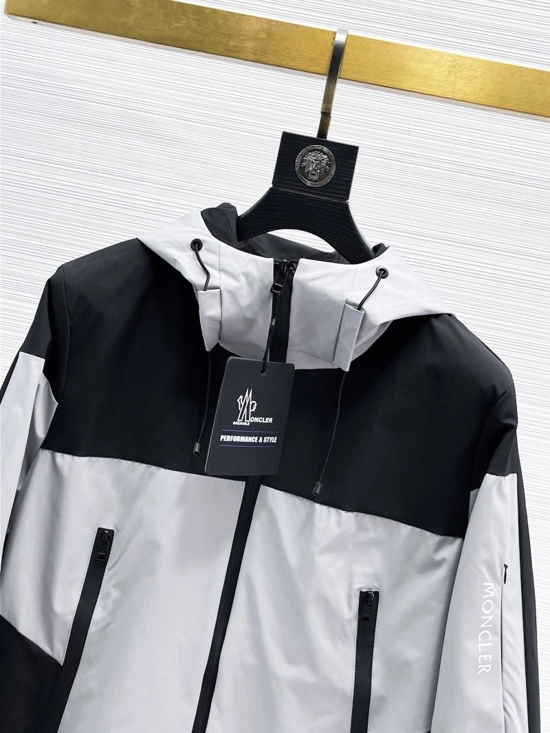 Moncler Outwear Durable 140735
