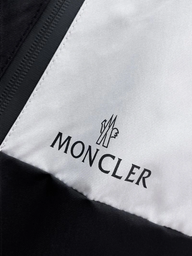 Moncler Outwear Durable 140735