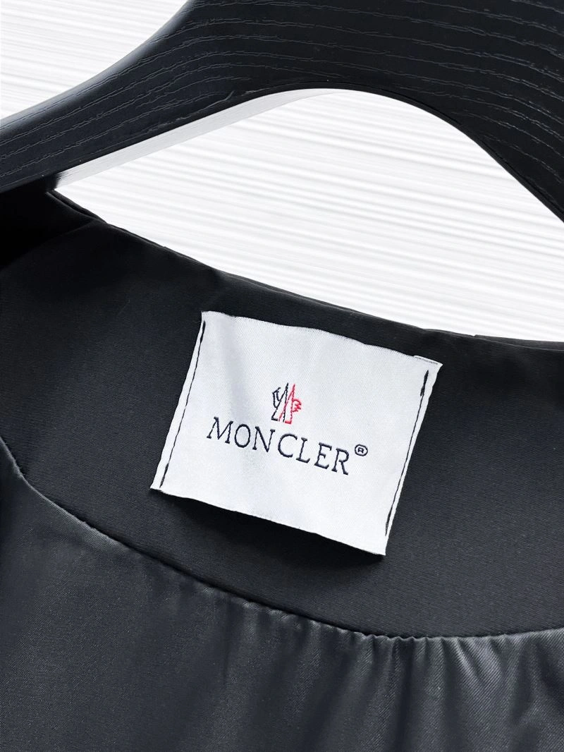 Moncler Outwear Durable 140735