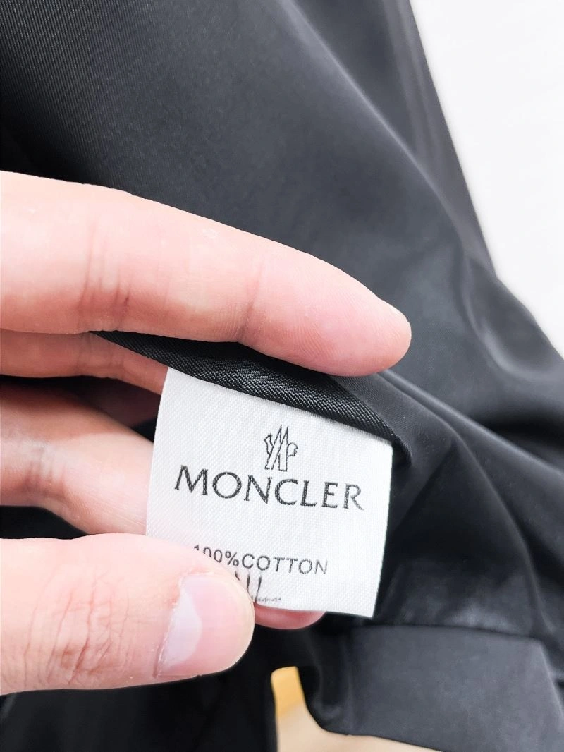Moncler Outwear Durable 140735