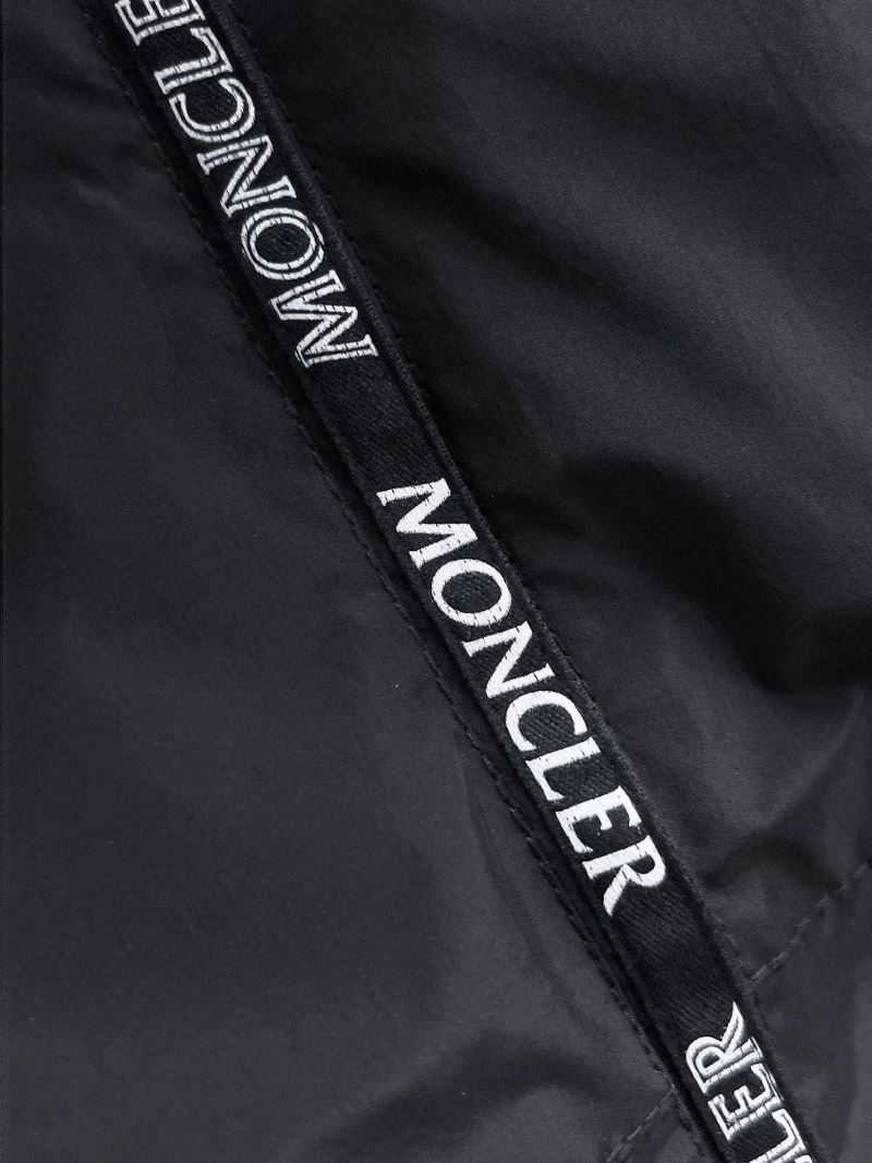 Moncler Outwear Seasonal 140738