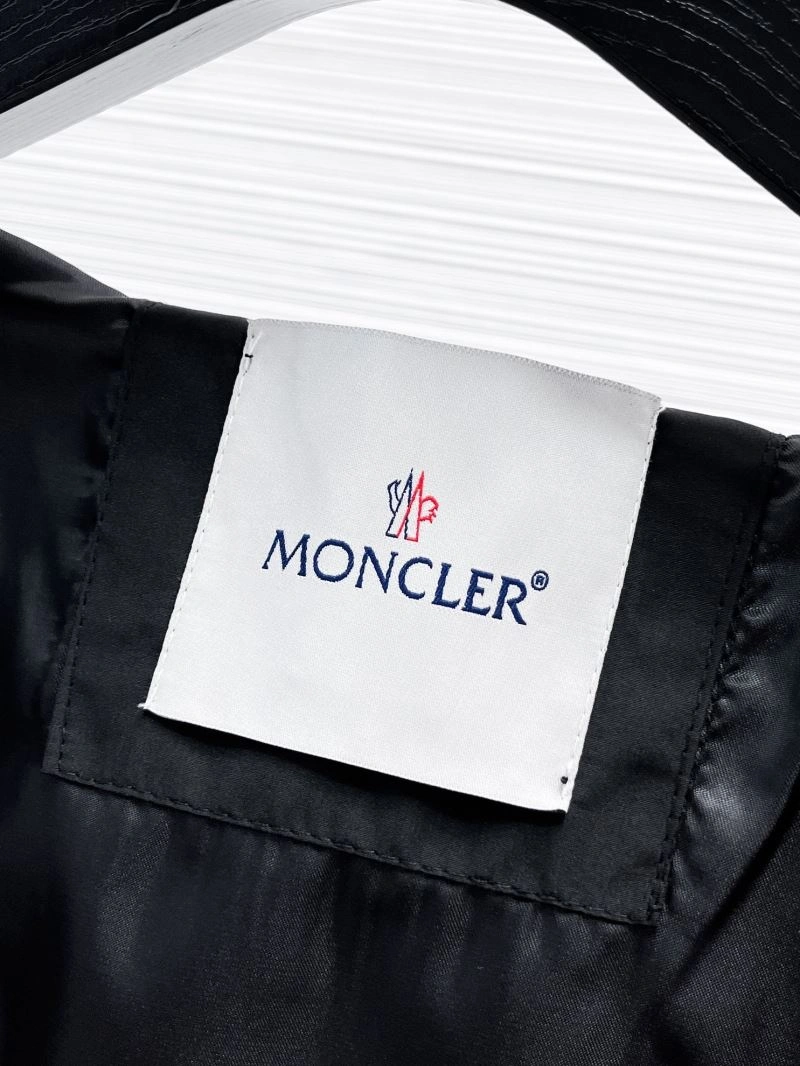 Moncler Outwear SoftTouch 140734