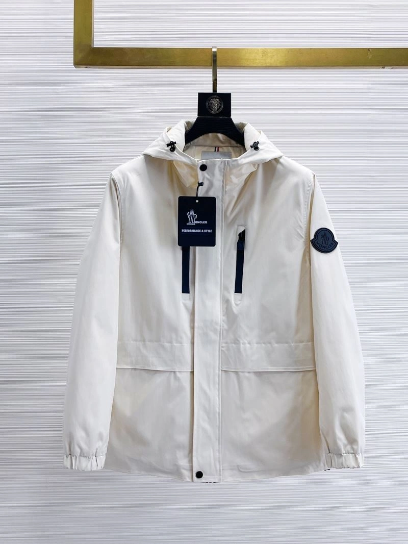 Moncler Outwear Snug 140733