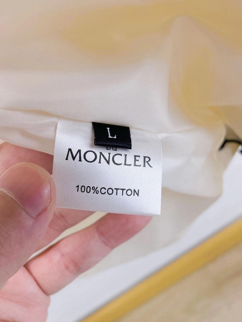 Moncler Outwear Snug 140733