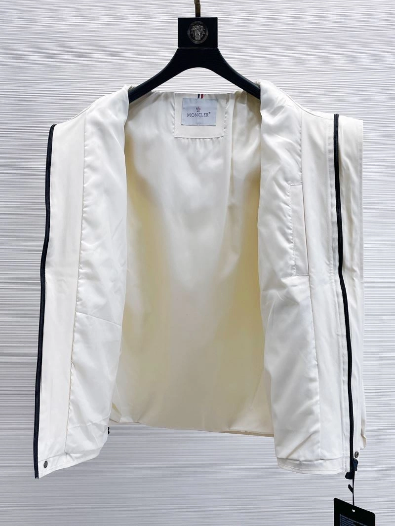 Moncler Outwear Snug 140733