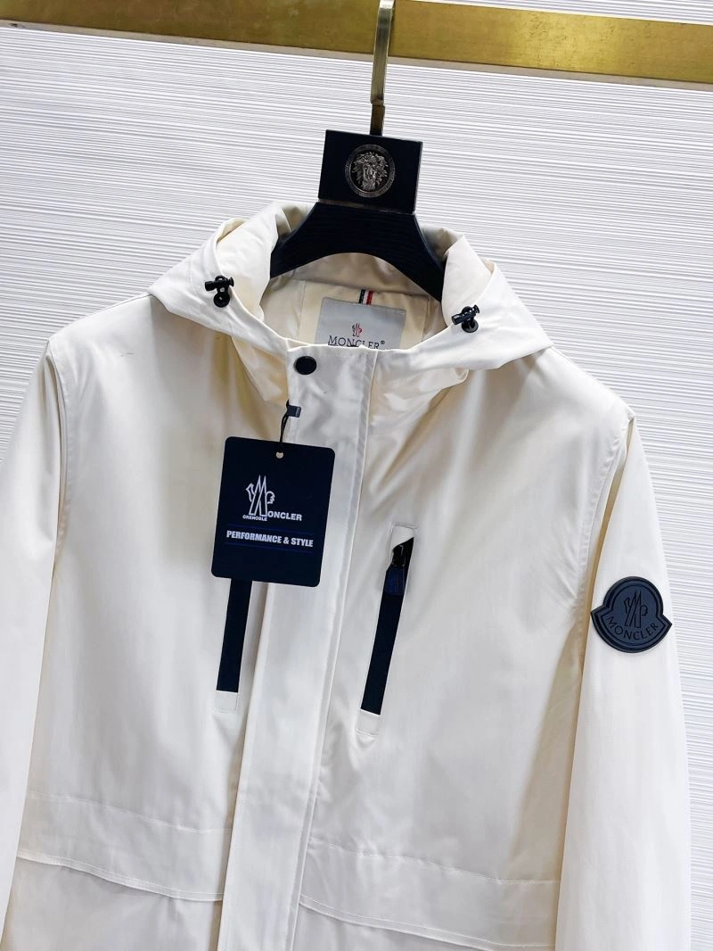 Moncler Outwear Snug 140733
