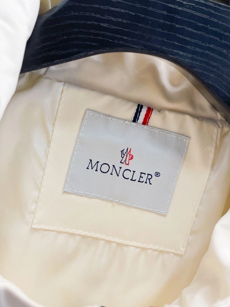 Moncler Outwear Snug 140733