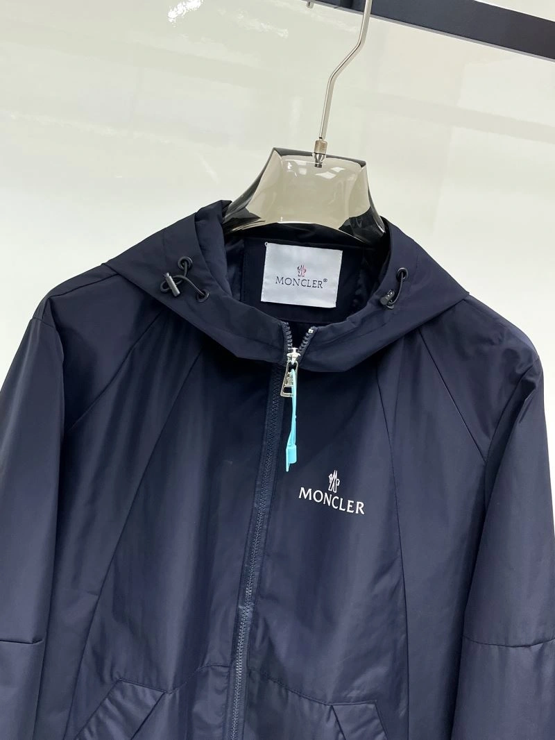 Moncler Outwear Compact 140711