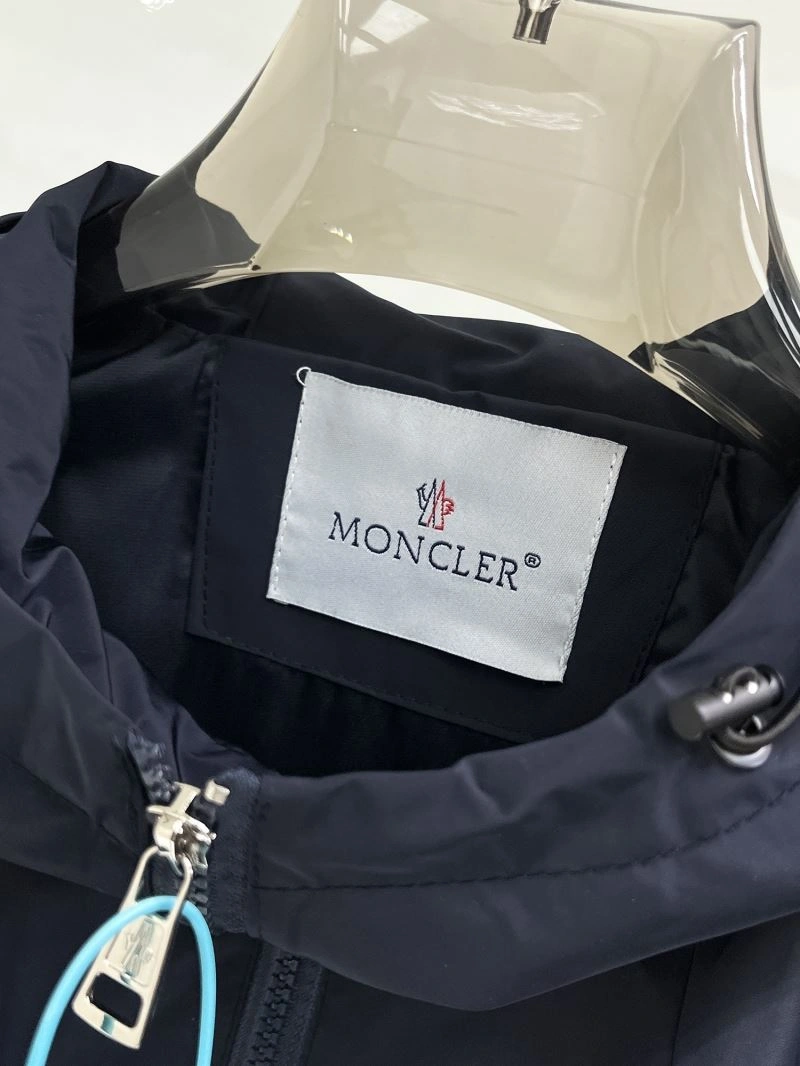 Moncler Outwear Compact 140711
