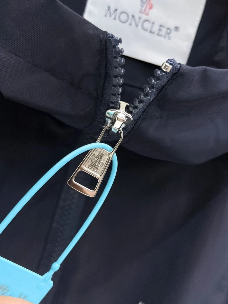 Moncler Outwear Compact 140711