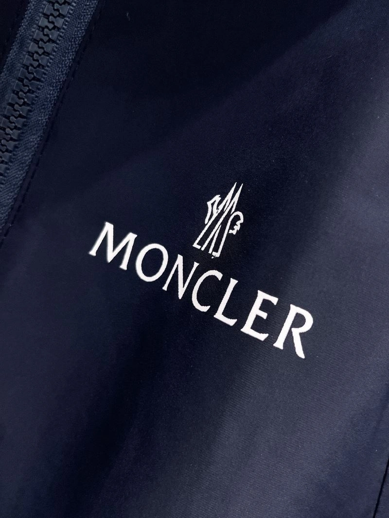 Moncler Outwear Compact 140711