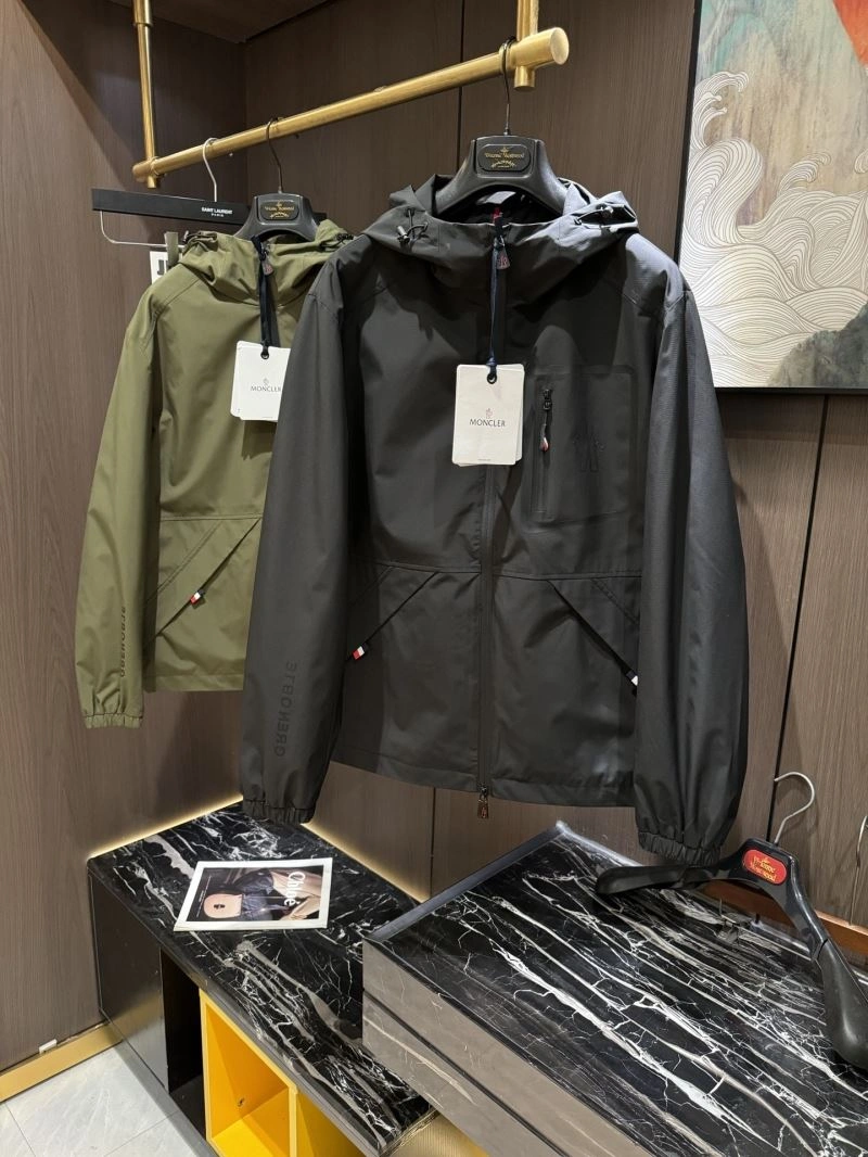 Moncler Outwear Sleek 140717