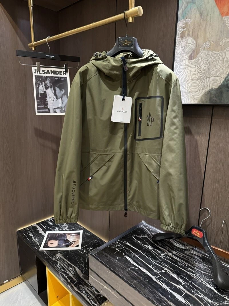 Moncler Outwear Sleek 140717