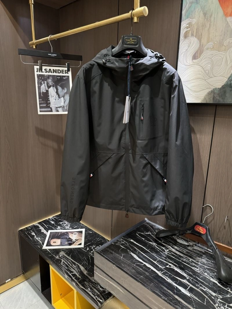 Moncler Outwear Sleek 140717