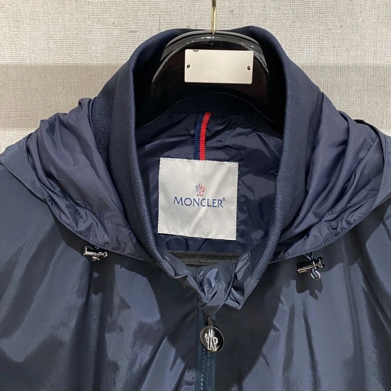 Moncler Outwear Versatile 140687