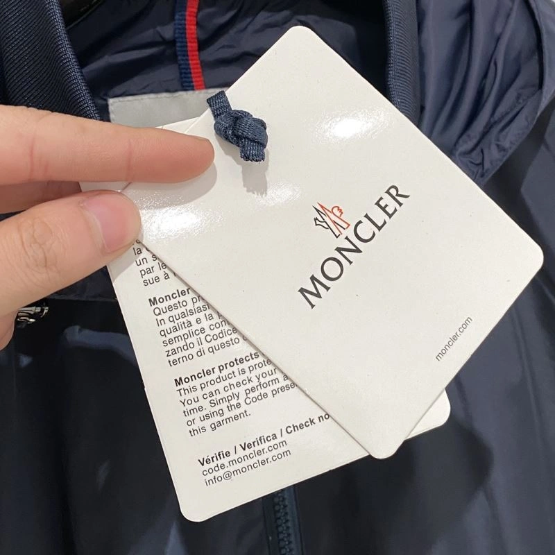 Moncler Outwear Versatile 140687