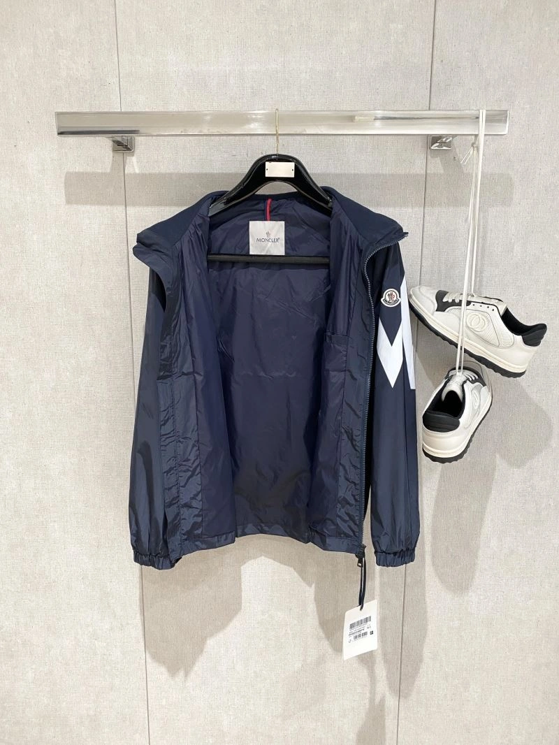 Moncler Outwear Versatile 140687
