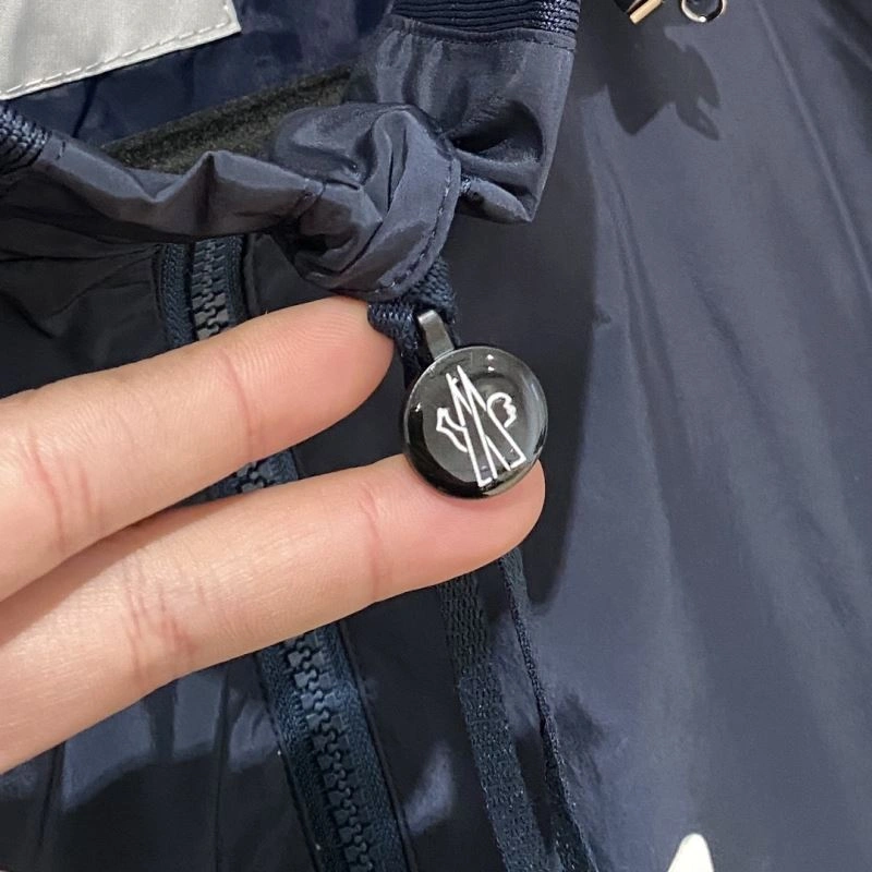 Moncler Outwear Versatile 140687