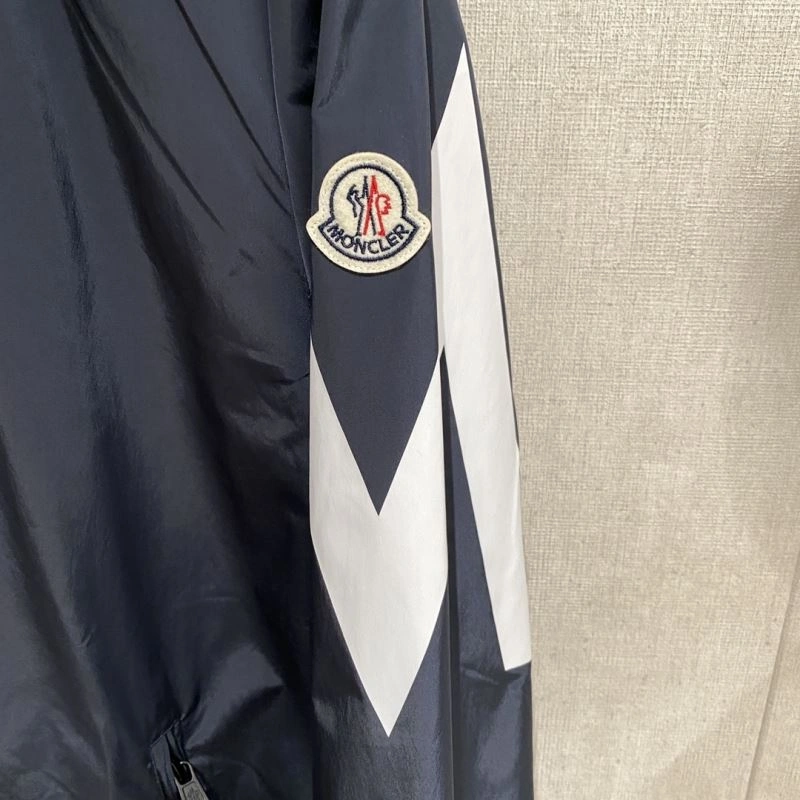 Moncler Outwear Versatile 140687