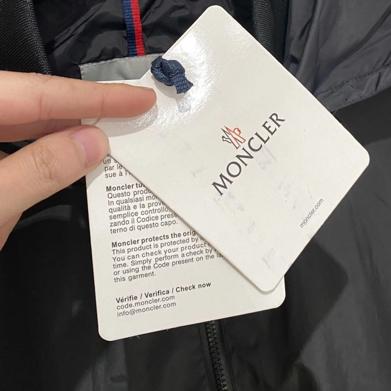 Moncler Outwear SoftTouch 140679