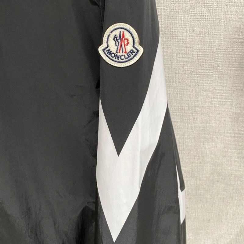Moncler Outwear SoftTouch 140679