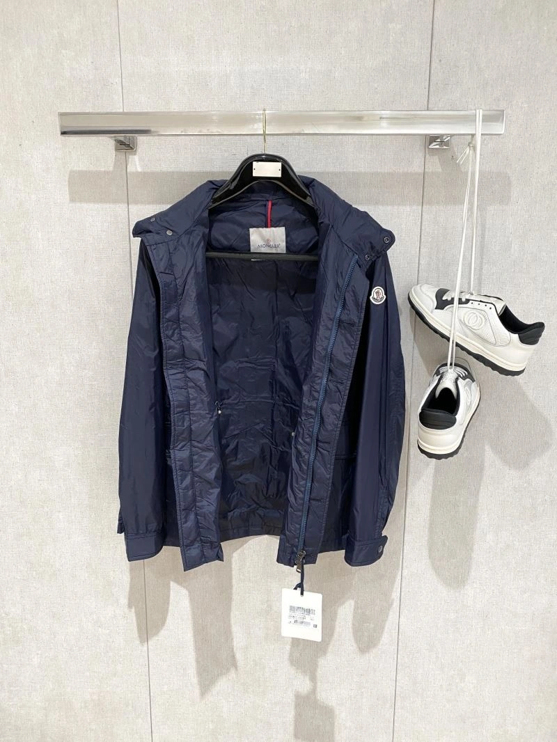 Bold Moncler Outwear 140662