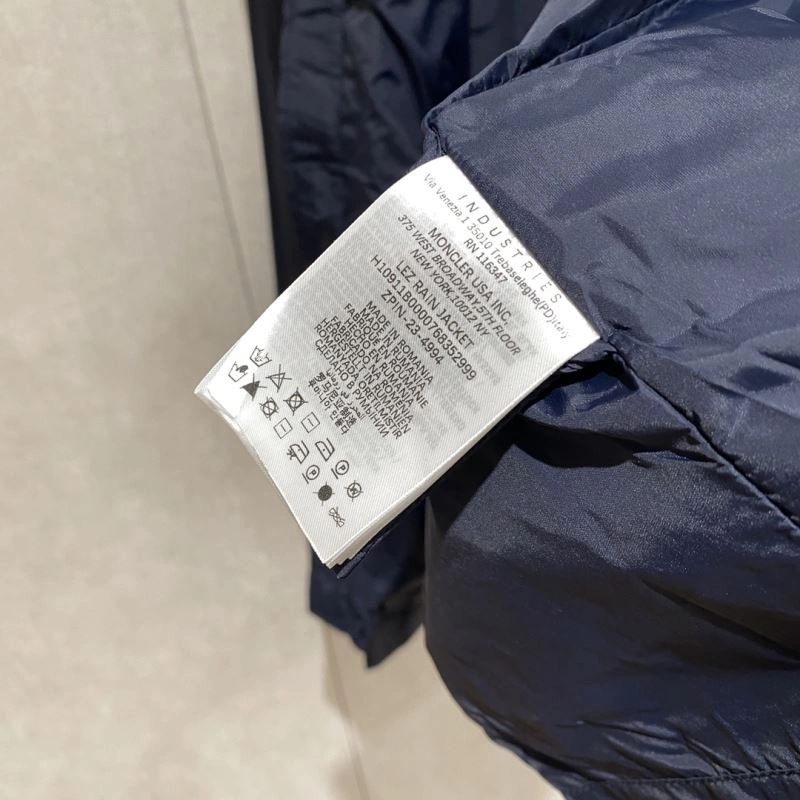 Bold Moncler Outwear 140662