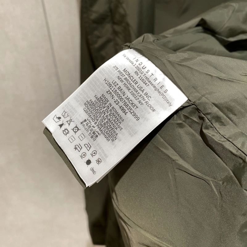 ZipUp Moncler Outwear 140670