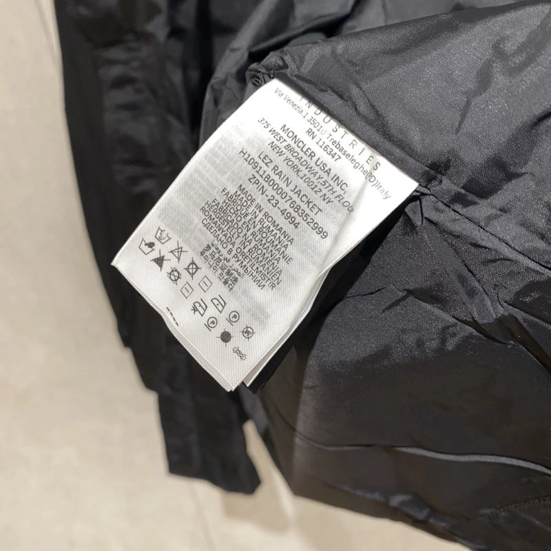 Moncler Outwear ComfortFit 140667
