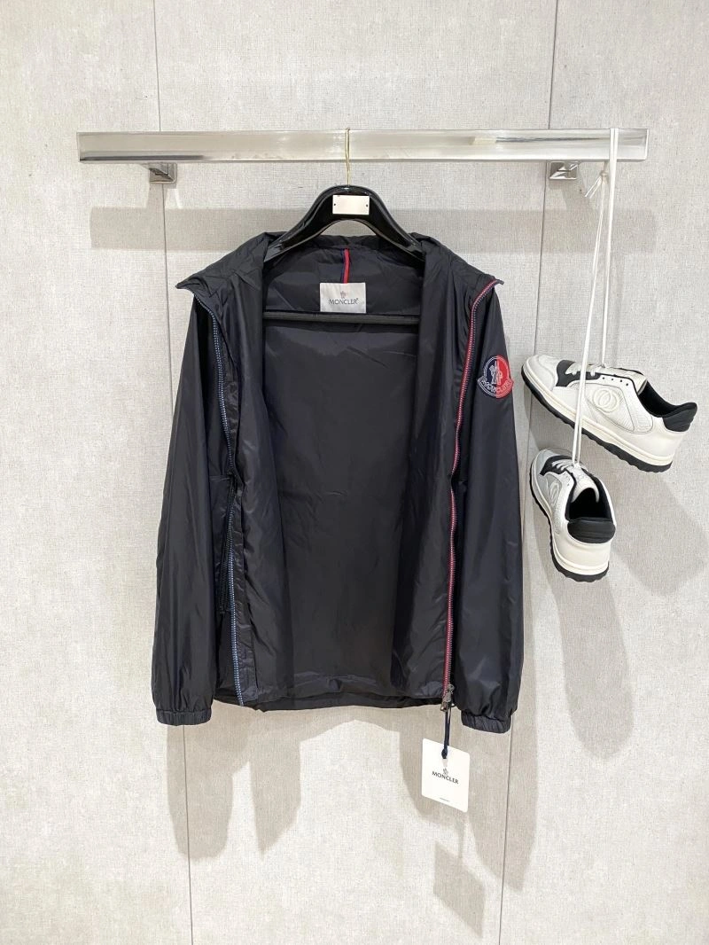 Effortless Moncler Outwear 140681