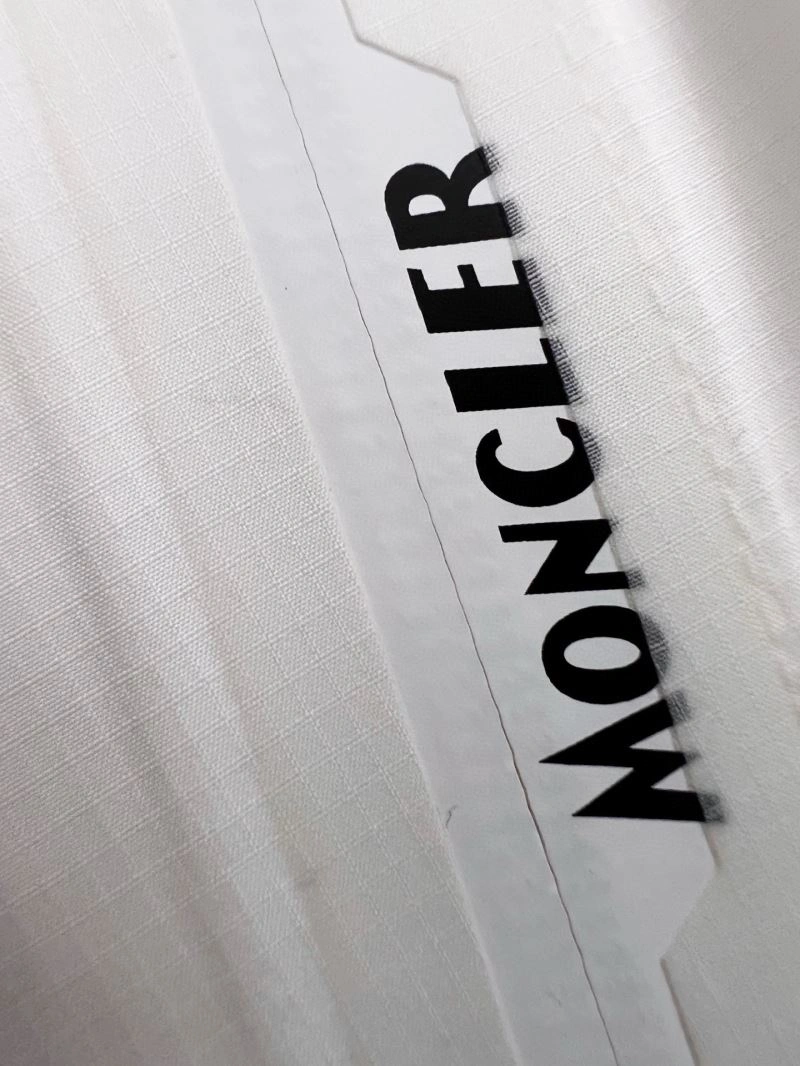 Moncler Outwear Durable 140688