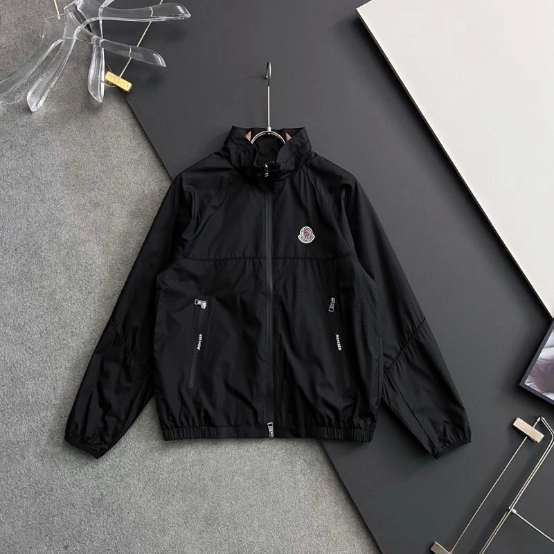 Moncler Outwear Compact 140672