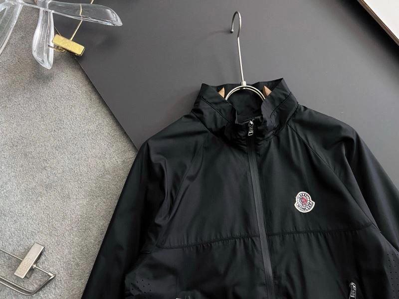 Moncler Outwear Compact 140672