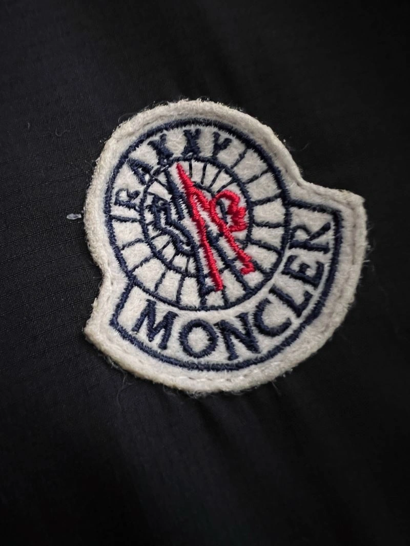Moncler Outwear Compact 140672