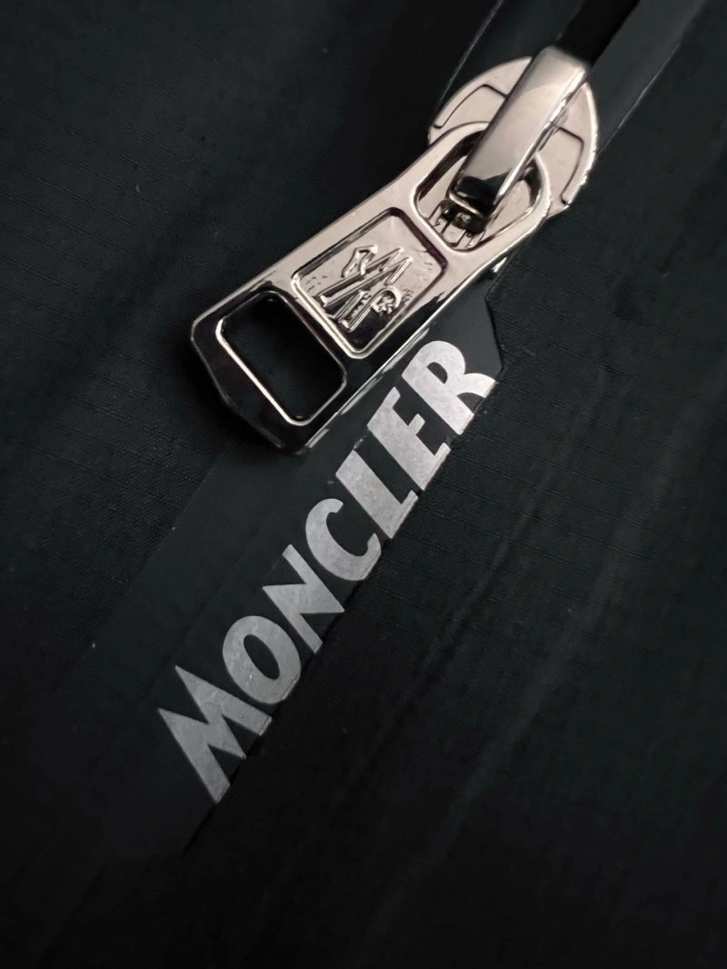 Moncler Outwear Compact 140672