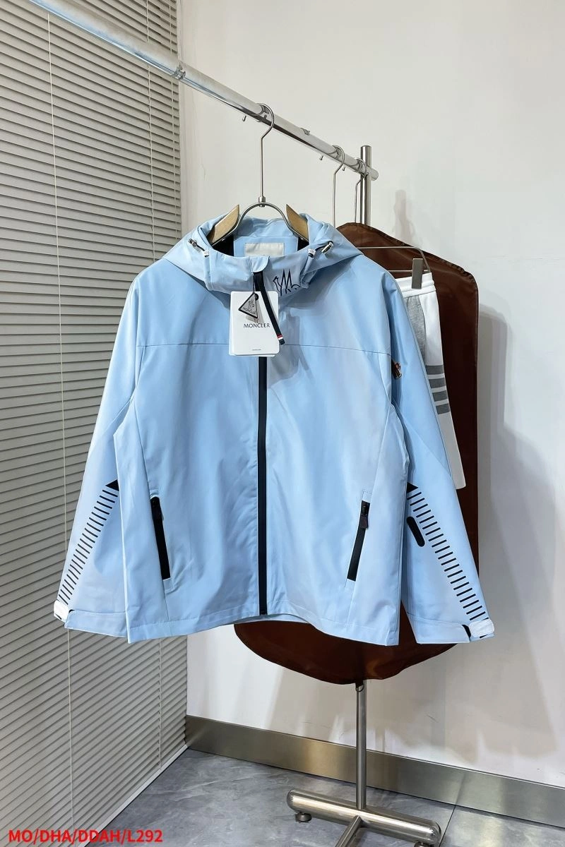 Moncler Outwear Snug 140686