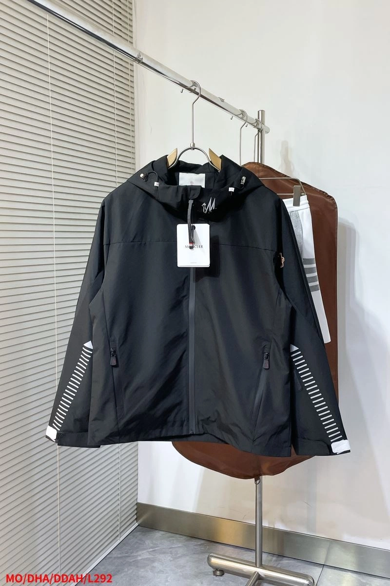 Moncler Outwear Snug 140686