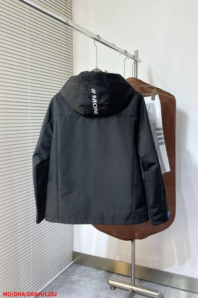 Moncler Outwear Snug 140686