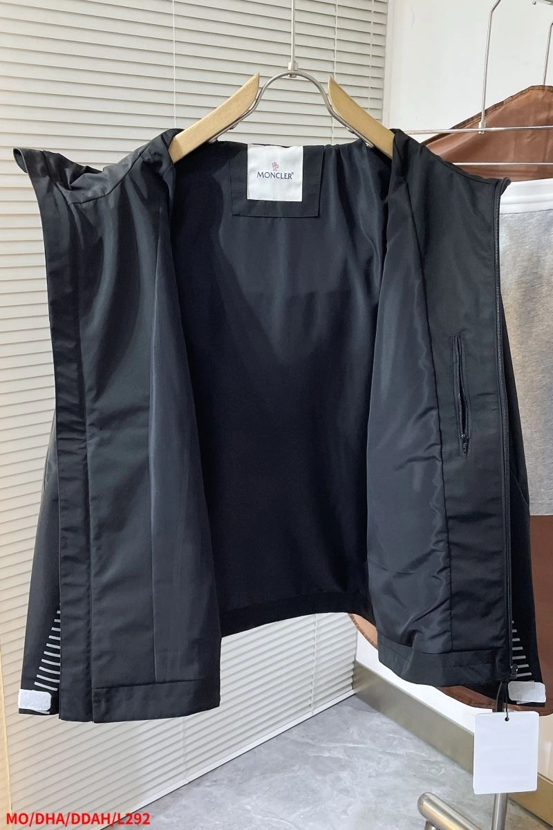Moncler Outwear Snug 140686