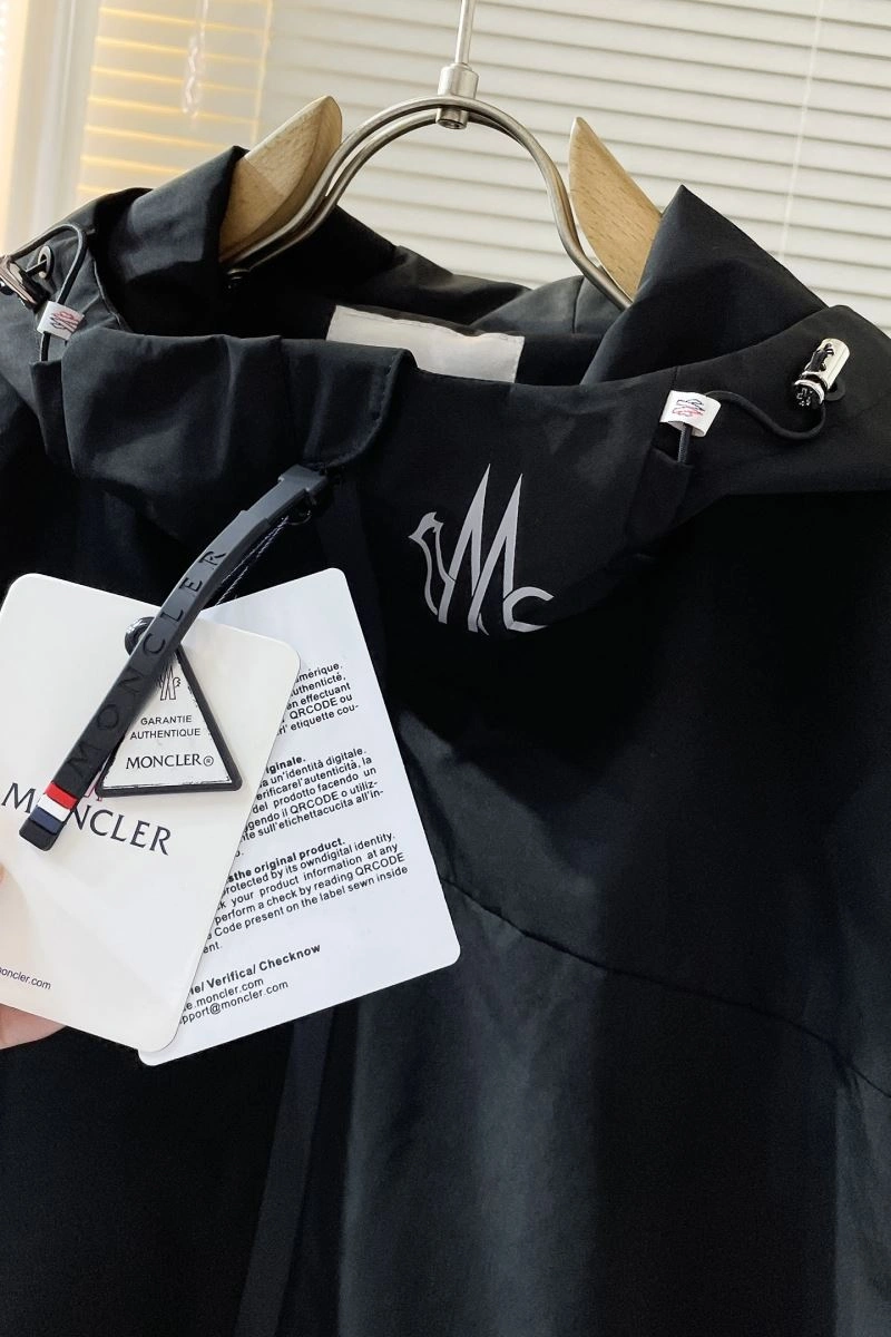 Moncler Outwear Snug 140686