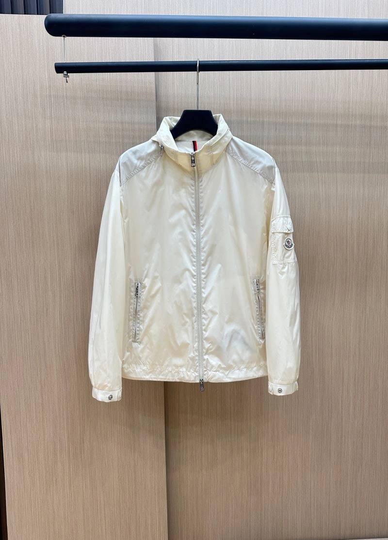 Trendy Moncler Outwear 140659