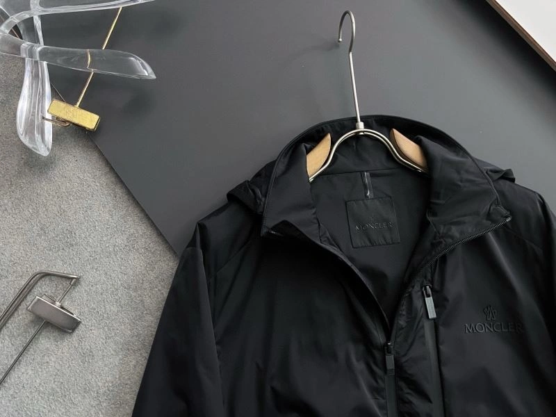 Moncler Outwear WellDesigned 140656