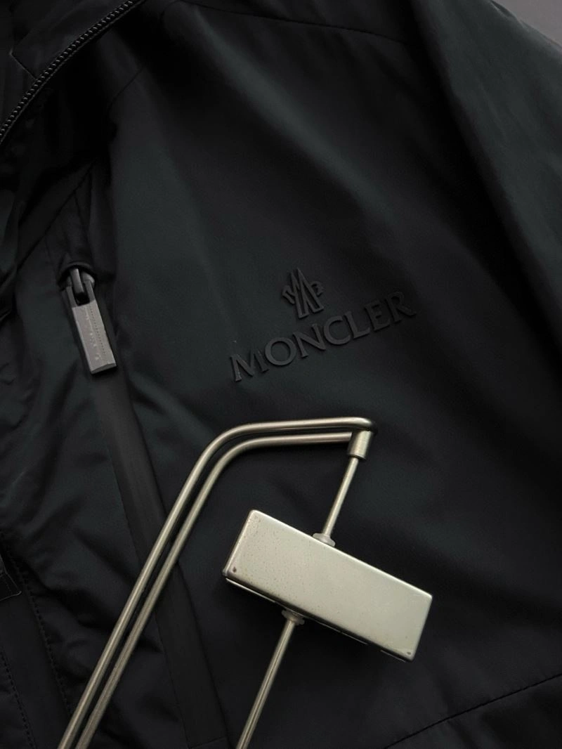 Moncler Outwear WellDesigned 140656