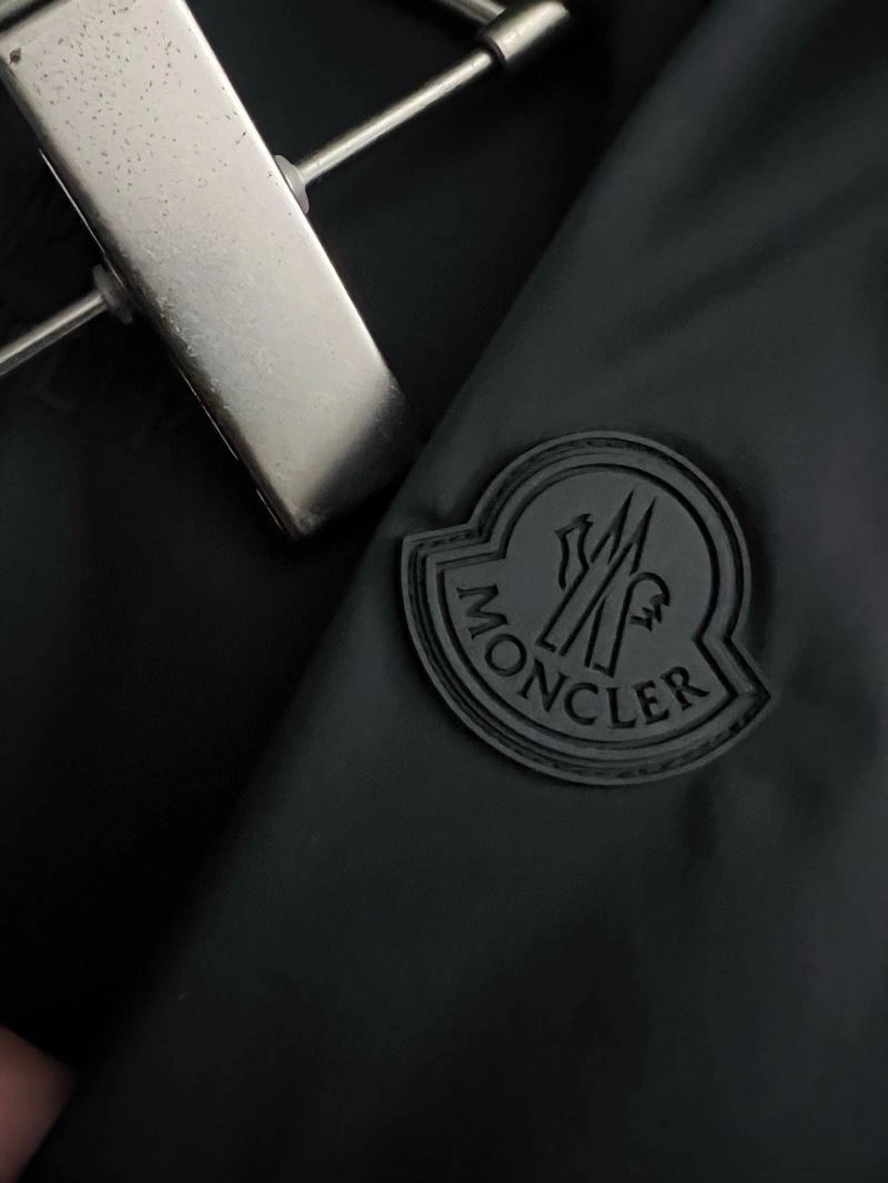Moncler Outwear WellDesigned 140656